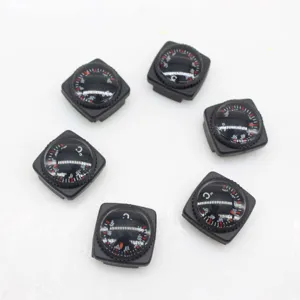 Primer plano del mini termómetro de puntero de plástico de 20 mm, esfera impermeable escala.