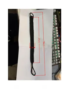 Cinturino da polso per fotocamera in paracord nera fatto a mano, vista di dettaglio utile.