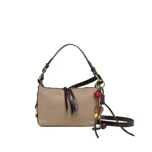 Vintage suède schoudertas voor dames, retro forensentas met elegante chique hangende bedels.