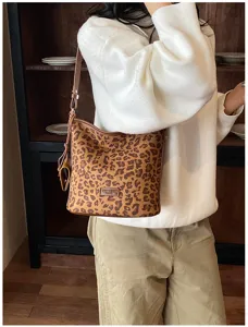 Trendy leopard print bucket bag for women, large capacity shoulder bag with matte retro style.