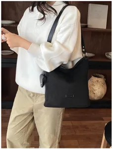 Women black matte retro shoulder bag large capacity casual commuter hobo bucket bag detail view