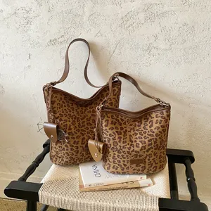Chic leopard print shoulder bag for women, large capacity retro frosted bucket bag.