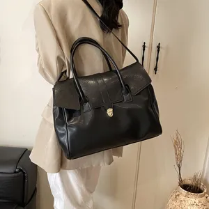 Bolso de mano de cuero negro para mujer, elegante bolso tote grande y práctico bolso cruzado.