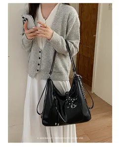 Retro commuter black tote bag for women, large capacity soft leather casual single shoulder bag.