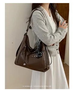 Retro commute tote bag for women, large capacity shoulder bag, minimalist casual crossbody style.