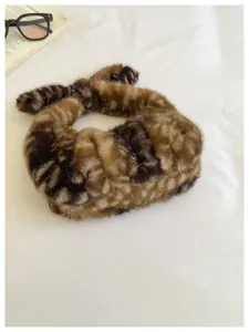 Bolso de mano dumpling de felpa otoño invierno con diseño de ciervo elegante para mujer