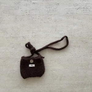 Mini sac bandoulière tricoté marron foncé fait main mignon sac de téléphone en laine style