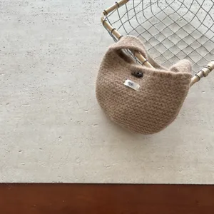 Koreanische minimalistische Strick Mini Handtasche für Kinder, weiche Wolle kleine Tasche design.