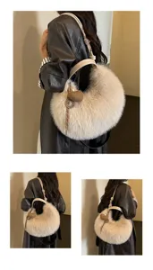 Sac à bandoulière en peluche duveteuse pour femme, sac hobo croissant d'hiver douillet avec breloque.