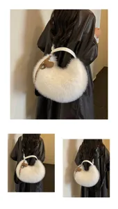 Sac a epaule en peluche blanche avec charm coeur marron, sac a main d'hiver doux et tendance.