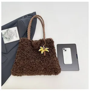 Bolso tote de peluche marron para mujer, comodo bolso de hombro de invierno suave.