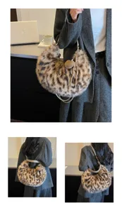 Vue détaillée du sac porté épaule léopard en peluche moelleuse, idéal pour la mode hivernale tendance.