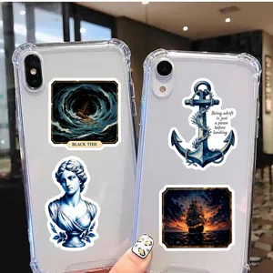 Gedetailleerd overzicht van decoratieve Lost at Sea stickers op doorzichtige hoesjes.
