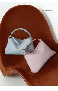 Gedetailleerd overzicht van de lederen handtas, elegant en modern design voor dames.