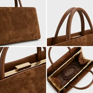 Bruine suède lederen handtas retro schoudertas met metalen frame en crossbodyriem hoofdaanzicht
