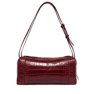 Weinrote Umhängetasche aus Kroko-Leder, elegante Schultertasche mit schmalem Riemen.