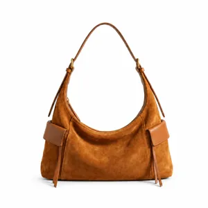 Bruine schoudertas van suède voor dames, stijlvolle hobo tas met handige zijzakken en schouderband.