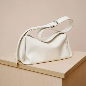 Bolso de hombro minimalista de cuero blanco, bolso de almohada informal para mujer.