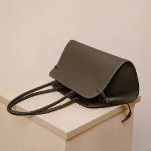 Large capacity leather tote bag for women, elegant commuter handbag with top handles.