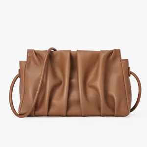Bruine echt lederen schoudertas voor dames, stijlvolle geplooide cloud crossbody tas.