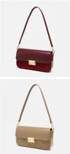 Vue détaillée du sac porté épaule pour femme en cuir avec fermoir métal et suédine.