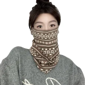 Maschera facciale e scaldacollo in maglia invernale da donna, sciarpa antivento calda con motivo.