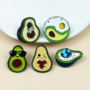 Joli ensemble de badges en émail d'avocat mignon, broche en métal astronaute créative.