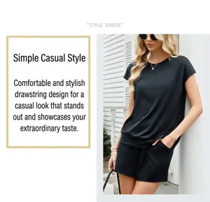 Casual effen loungewear set met korte mouw top en korte broek, comfortabel gedetailleerd.