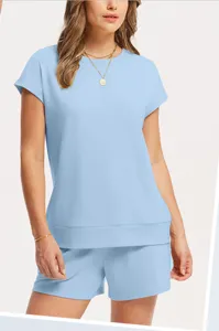 Lichtblauwe casual loungewear set detail met zachte stofstructuur en comfortabele pasvorm.