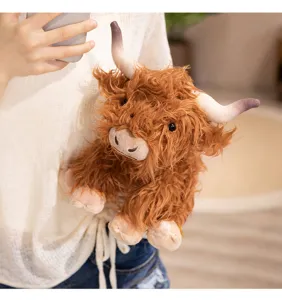 Peluche douce de vache des Highlands écossais détail, animal en peluche réaliste à poils longs cadeau.