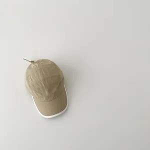 Detailansicht der khakifarbenen Kinder Schnelltrocknend Kappe, leichtes Sonnenschutzgewebe.