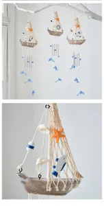 Campana de viento de barco de madera estilo mediterraneo con conchas y estrellas de mar