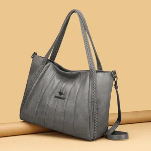 Stijlvolle grijze lederen shopper voor dames, grote schoudertas voor dagelijks gebruik.