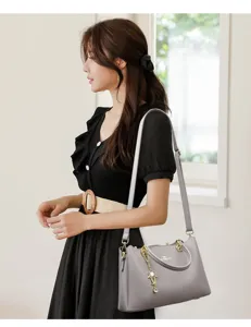 Elegante große graue Schultertasche für Damen, vielseitiges und modisches Alltagsaccessoire.