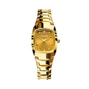 Gedetailleerd overzicht van het luxe gouden quartz horloge met stijlvolle metalen band.