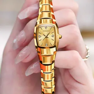 Montre quartz carree doree de luxe pour femmes bracelet metal elegant vue principale