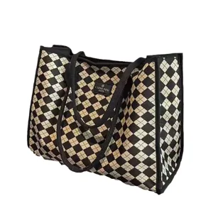 Grand sac cabas en toile à carreaux noirs et blancs, sac à main polyvalent pour étudiants.