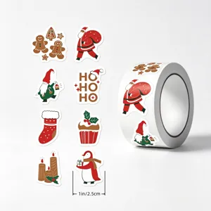 Dettagli rotolo adesivo natalizio con Babbo Natale omino di pan di zenzero e motivi festivi.