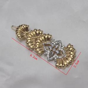 Exquisite Vintage französischer Stil Gold Haarklammer mit funkelnden Strasssteinen Detail.