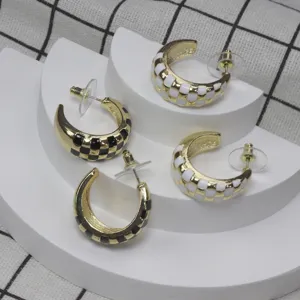 Boucles d'oreilles créoles en émail à carreaux style vintage français élégants bijoux dorés
