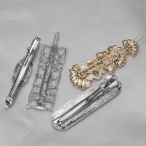 Vintage französische Haarspangen Detailansicht Rückseite, elegante antike Metallklammern.