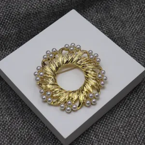 Vintage Perlen Kranz Brosche Legierung Vergoldet Elegante Blumen Anstecknadel Schmuck Geschenk Für Damen