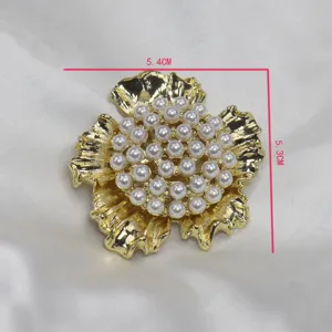 Broche fleur dore vintage avec perles centre elegant bijoux mode pour femmes accessoires