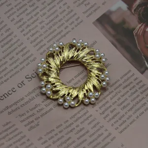 Vintage Gold Perlen Kranz Brosche Elegantes Blatt Nadel Mode Schmuck Zubehör Damen