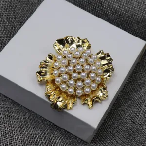 Vintage Rétro Floral Perle Broche Et Boucles d'Oreilles Clous Set Ton Or Alliage Bijoux de Mode Pour Femmes Cadeau Élégant