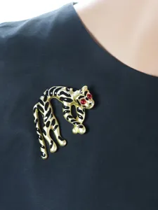 Vintage Spilla Leopardo Smaltata con Occhi di Cristallo Rosso Gioiello Moda Oro Donna