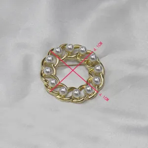 Vintage gold hollow chain pearl round brooch detailed view showing elegant design and 4.1cm size.