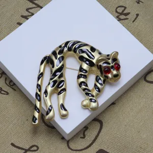 Spilla leopardo smaltata vintage con occhi di cristallo rosso gioielli di animali dorati