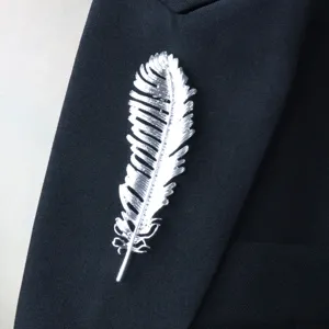 Vintage Silver Feather Brooch Pin Metallic Alloy Elegant Lapel Accessories For Women Suit Dress Hat Jewelry Gift