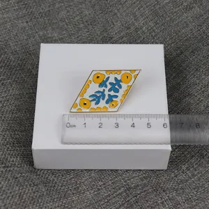 Diamond floral enamel brooch lapel pin badge with ruler detail for women clothing accessories